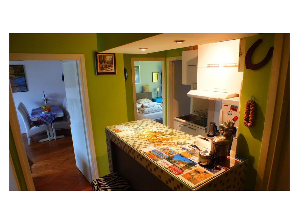 B&B Girasole โนวีซาด ภายนอก รูปภาพ